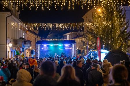 V Kamniku zasijale novoletne lučke (14)